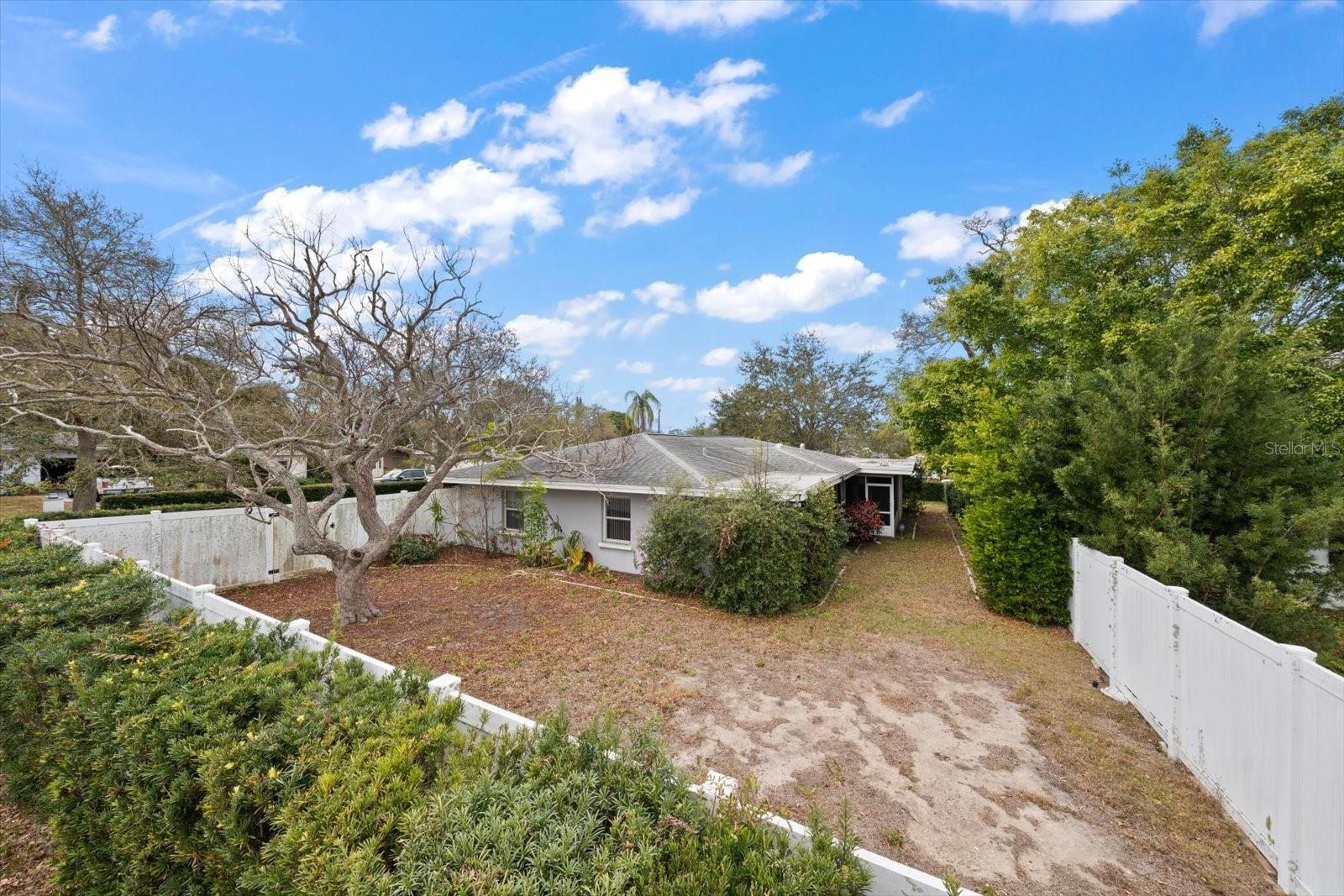 230 GARDEN CIR — photo 47