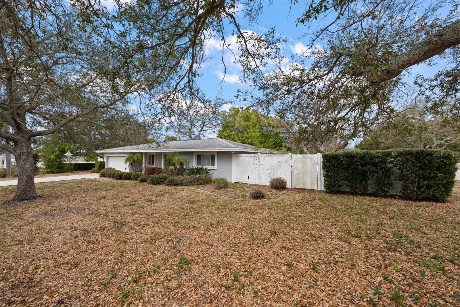 230 GARDEN CIR — photo 45
