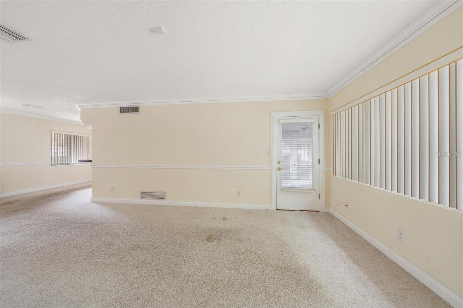 230 GARDEN CIR — photo 5