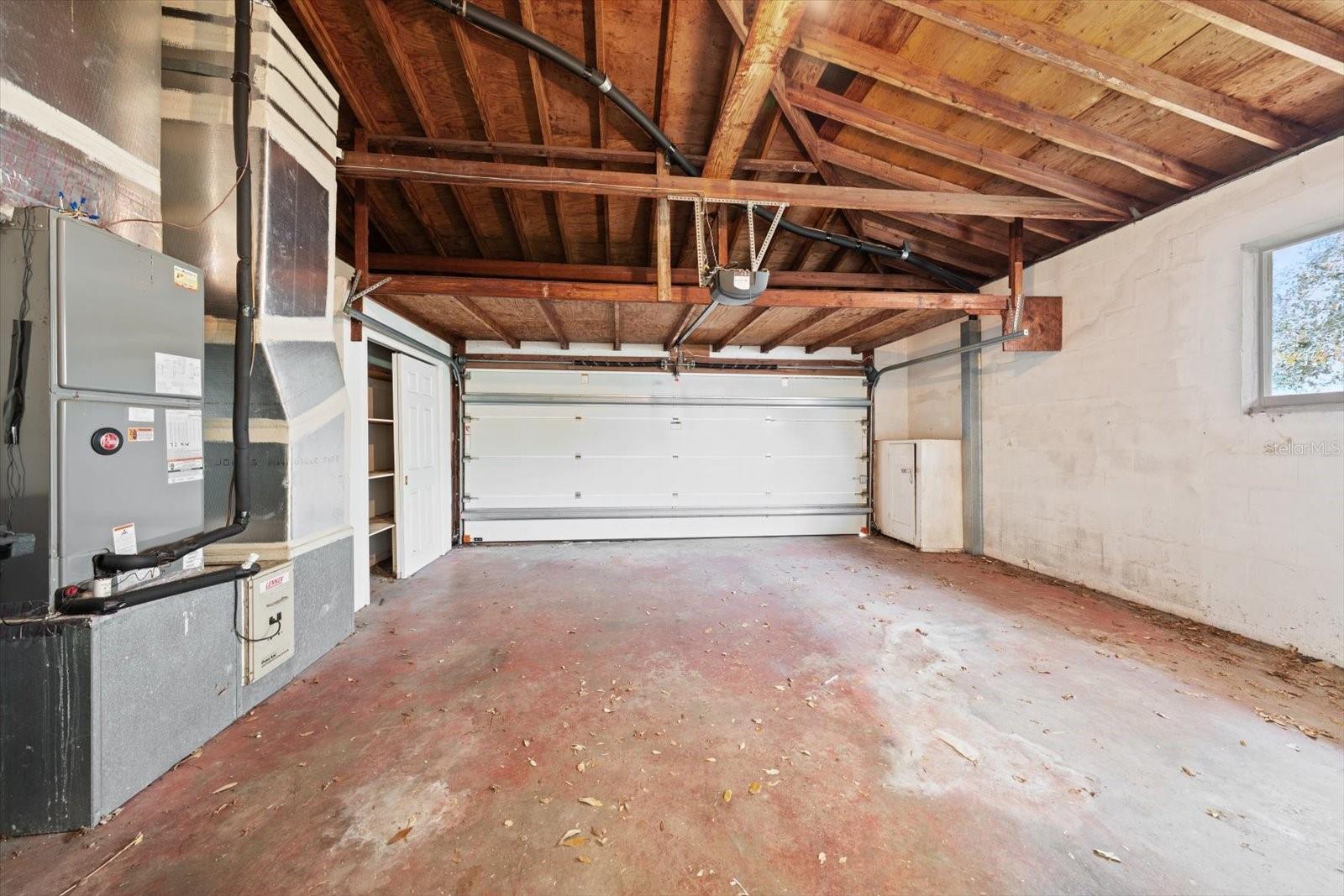 230 GARDEN CIR — photo 32