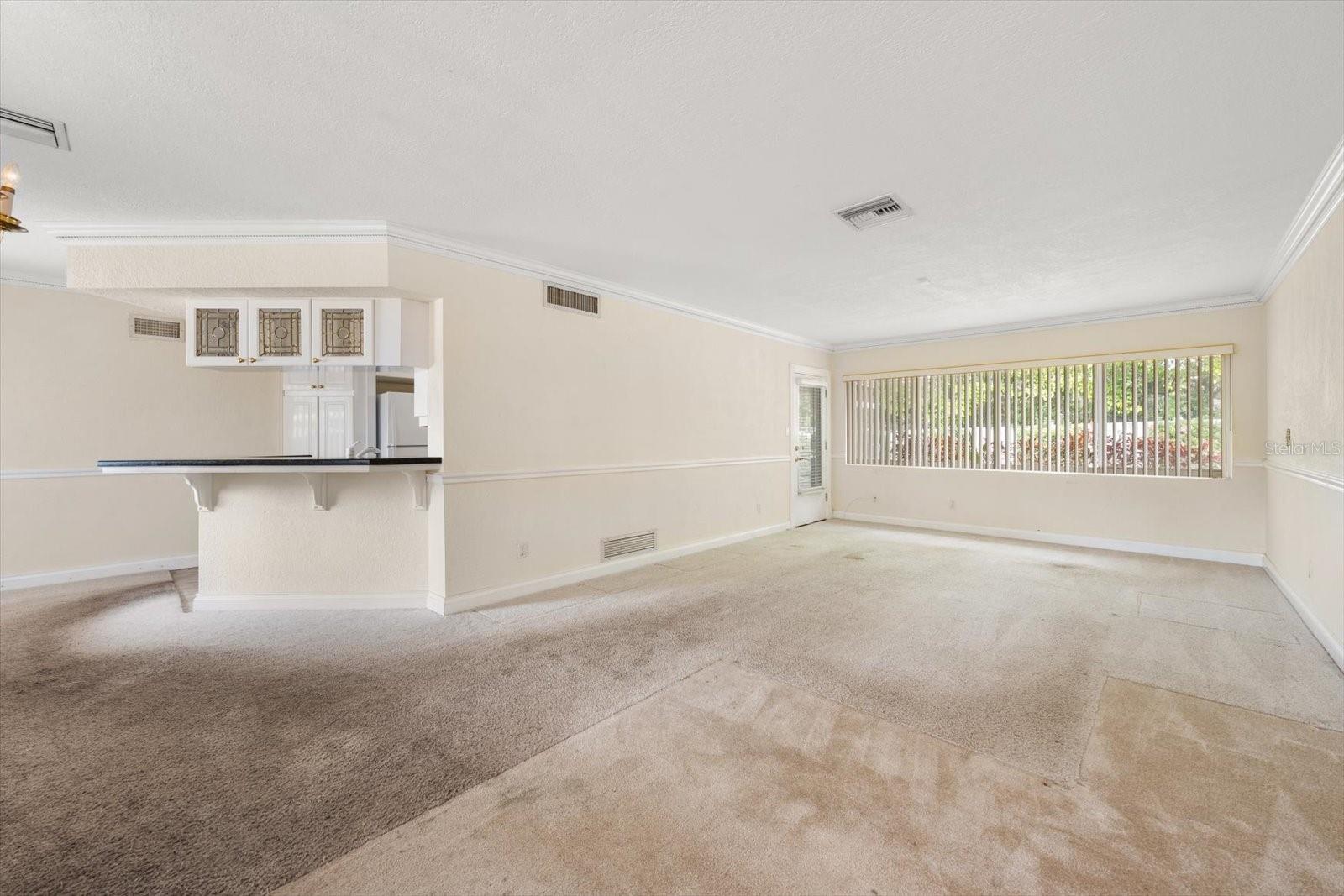230 GARDEN CIR — photo 4