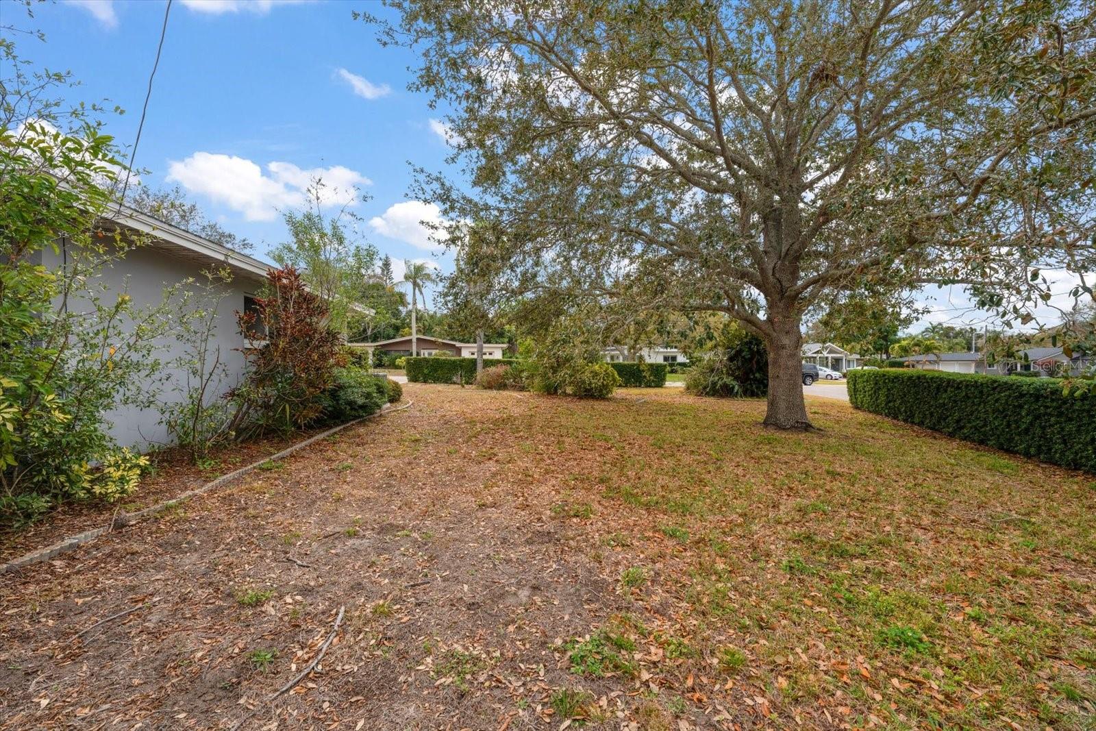 230 GARDEN CIR — photo 35