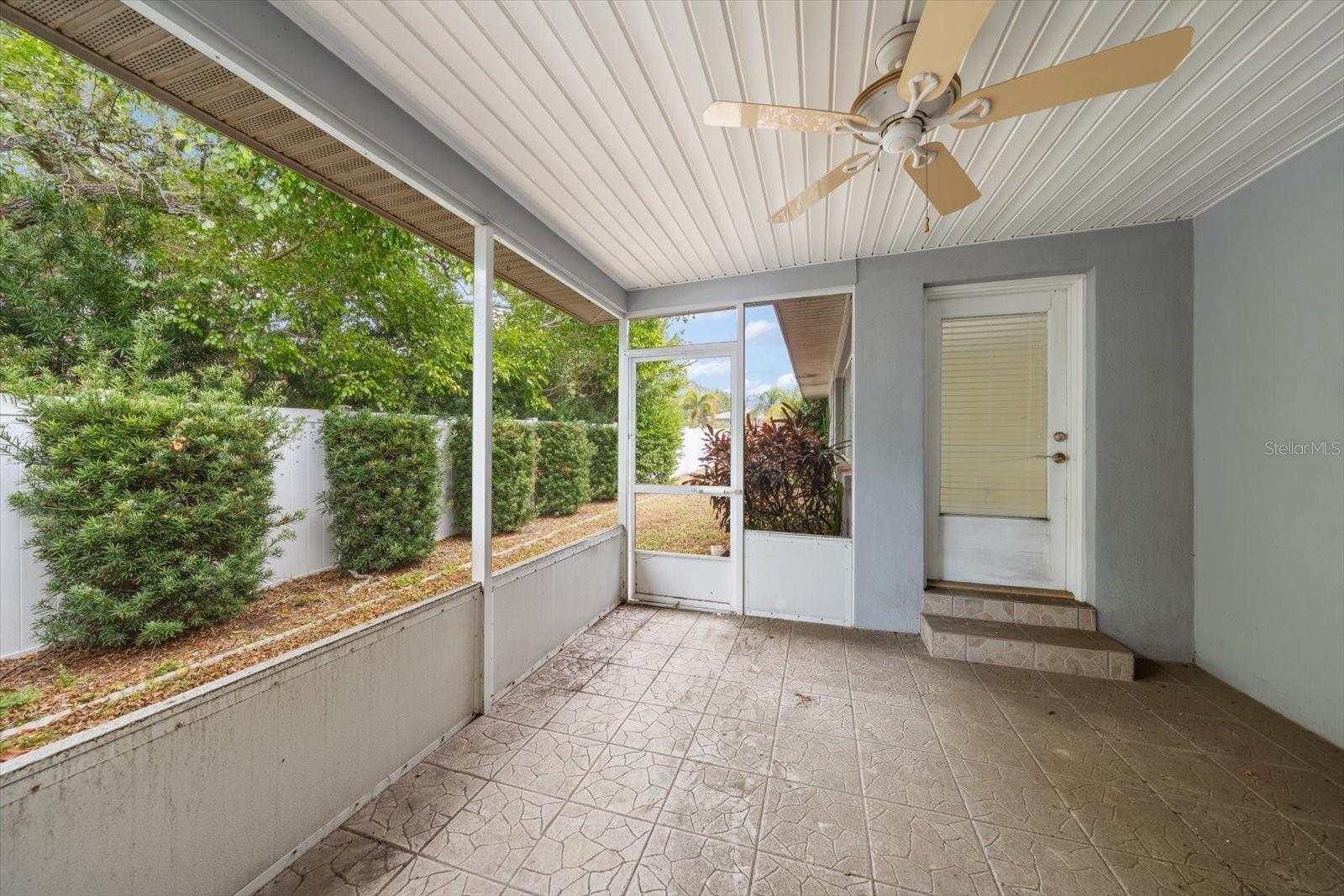 230 GARDEN CIR — photo 30