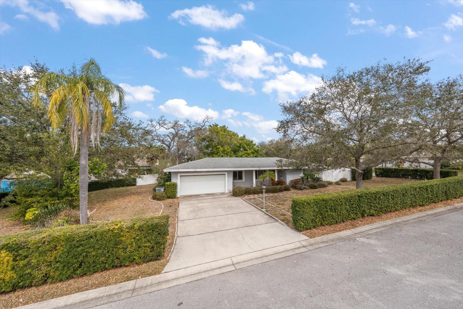 230 GARDEN CIR — photo 42