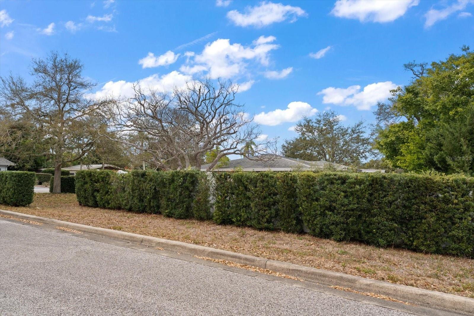230 GARDEN CIR — photo 40