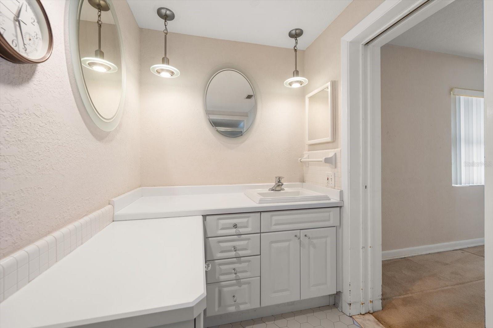 230 GARDEN CIR — photo 21
