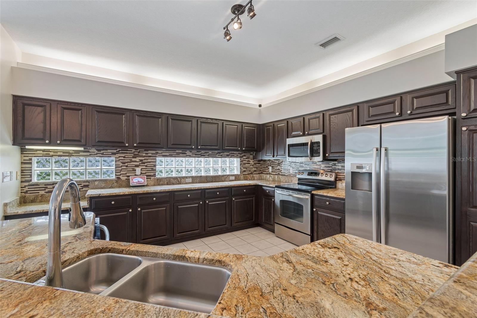 1230 BERKSHIRE LN — photo 20