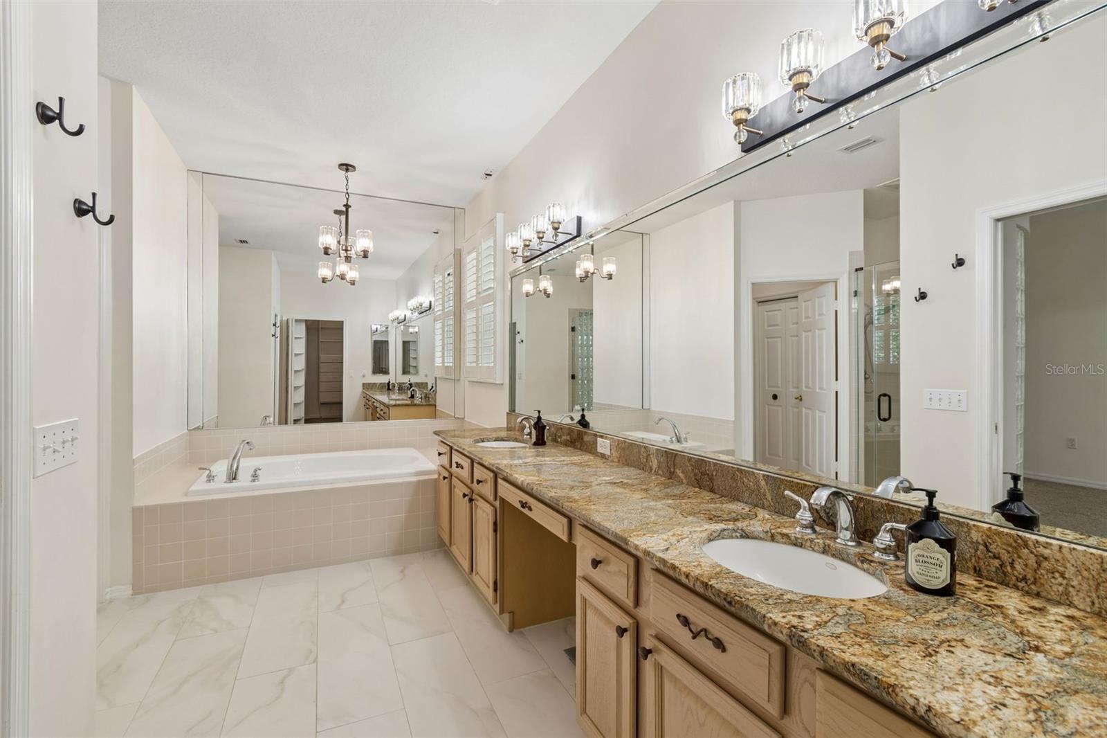 1230 BERKSHIRE LN — photo 34