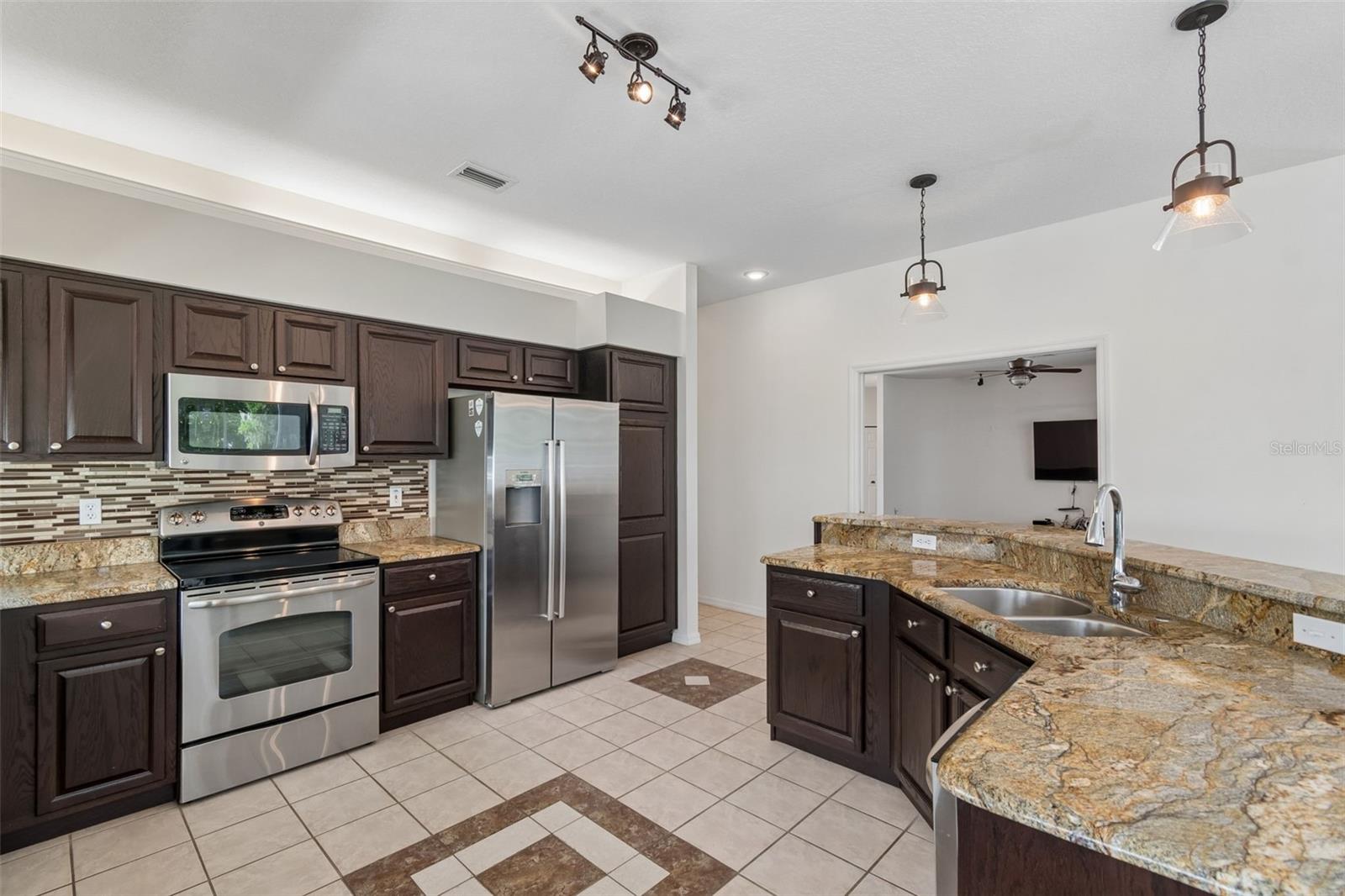 1230 BERKSHIRE LN — photo 24