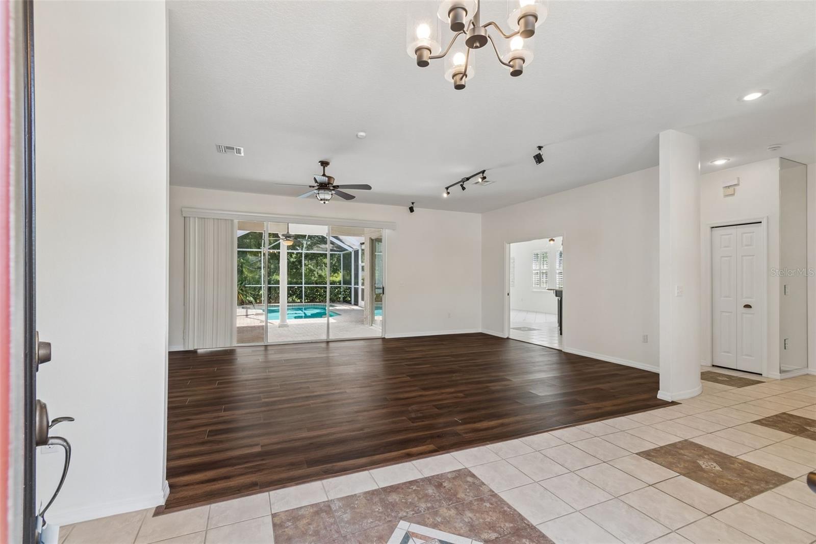 1230 BERKSHIRE LN — photo 11