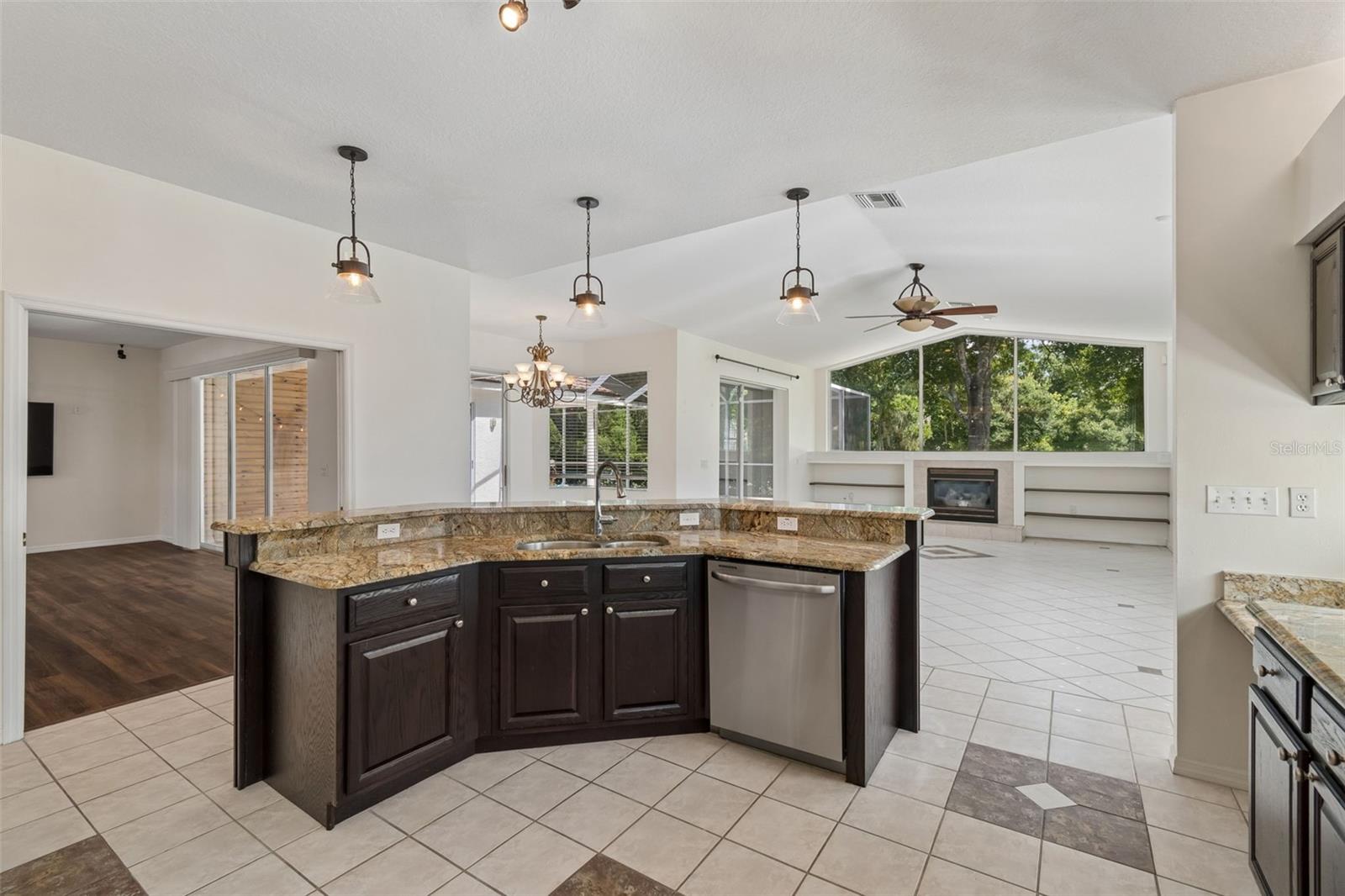 1230 BERKSHIRE LN — photo 25