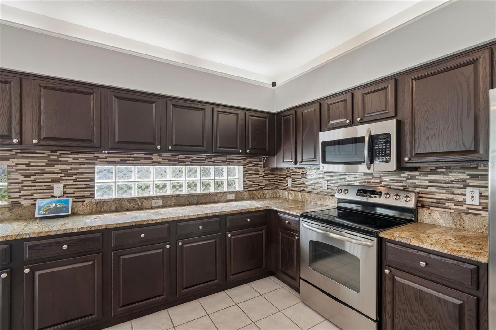 1230 BERKSHIRE LN — photo 26