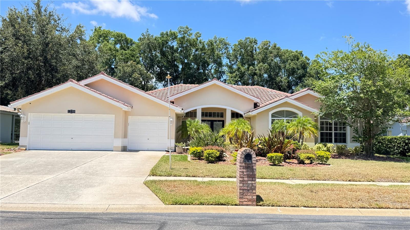 1230 BERKSHIRE LN — photo 2