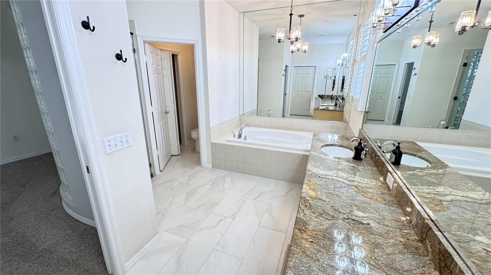 1230 BERKSHIRE LN — photo 36
