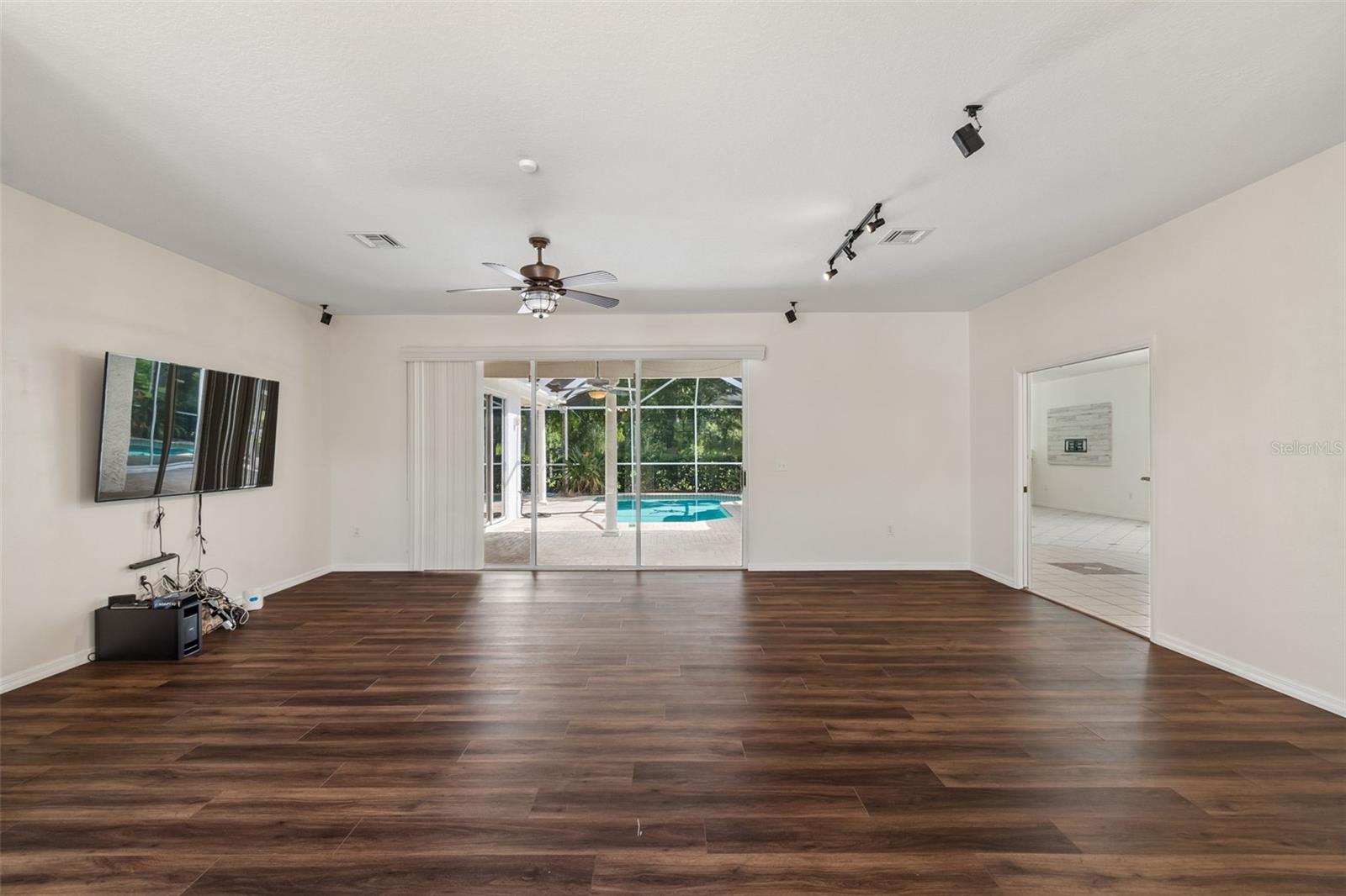 1230 BERKSHIRE LN — photo 13