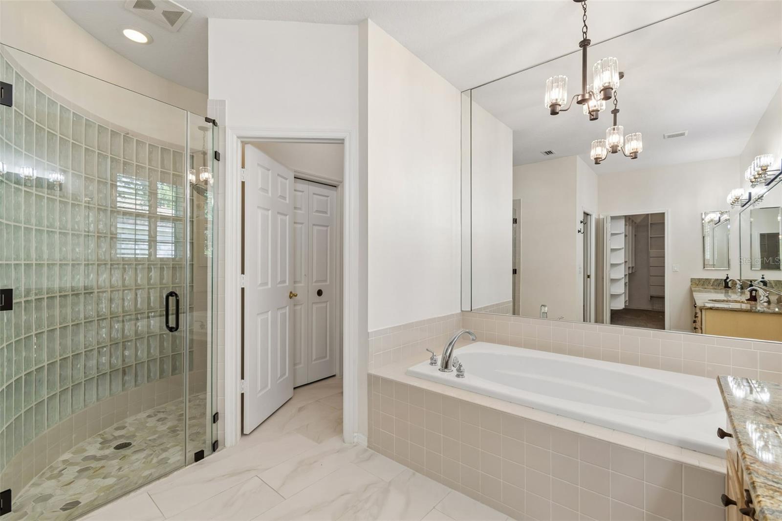 1230 BERKSHIRE LN — photo 37