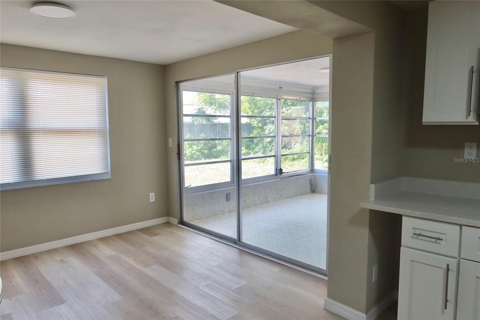 6533 RIDGE CREST DR — photo 8