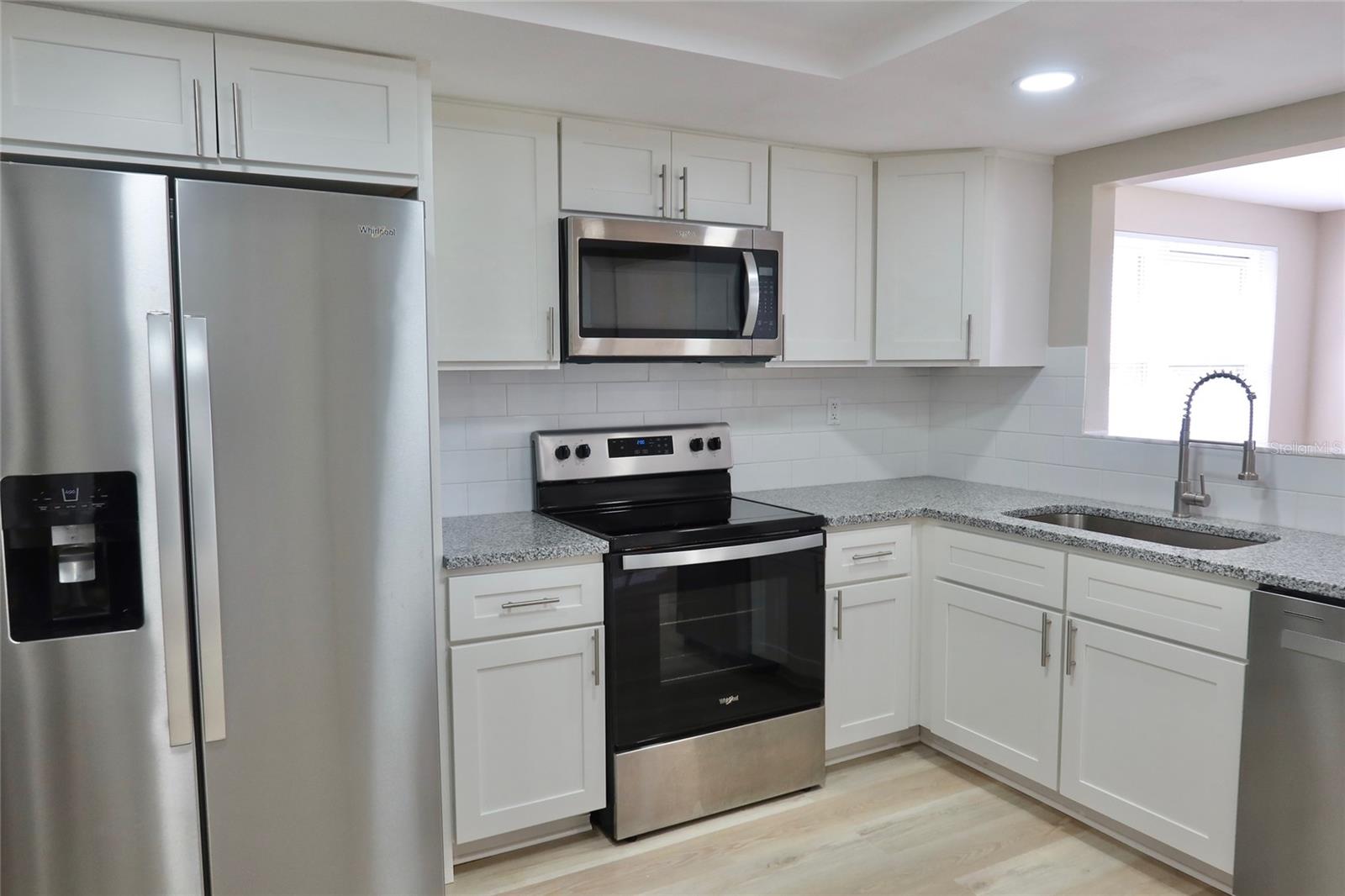 6533 RIDGE CREST DR — photo 5