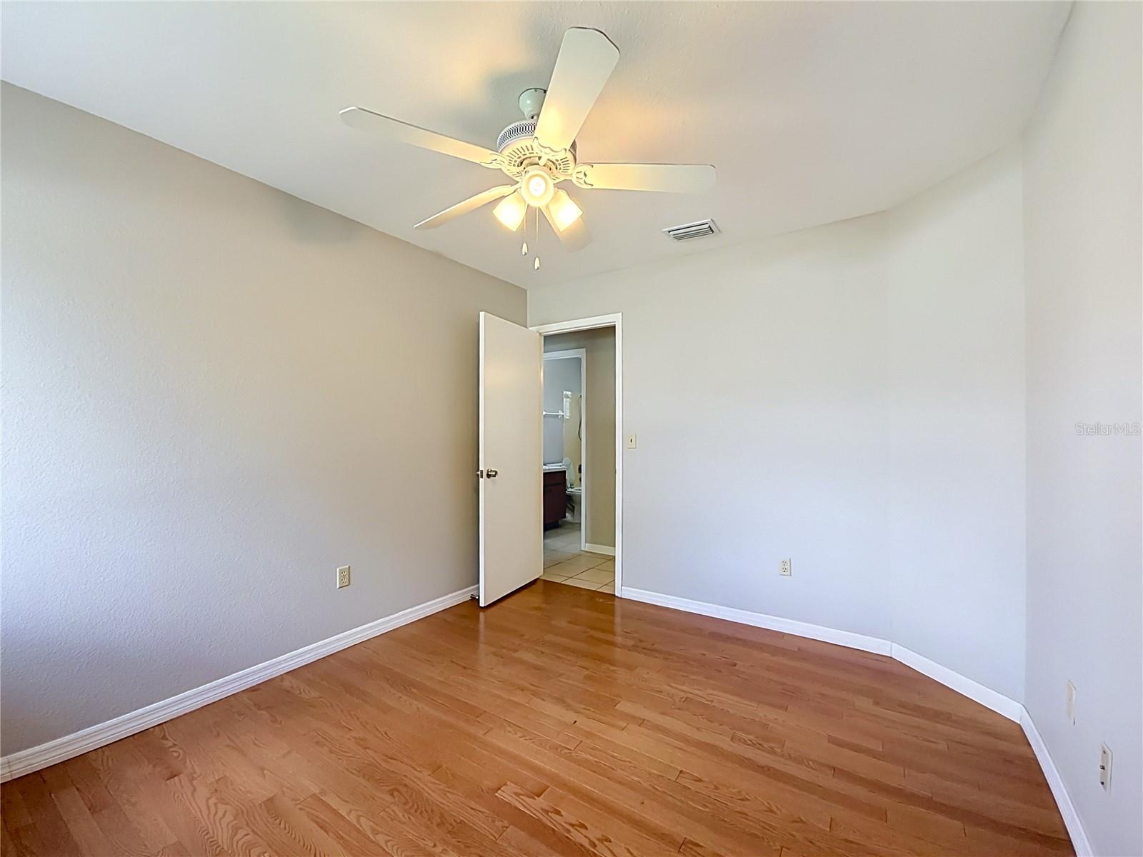 4804 BATCHELOR AVE — photo 11