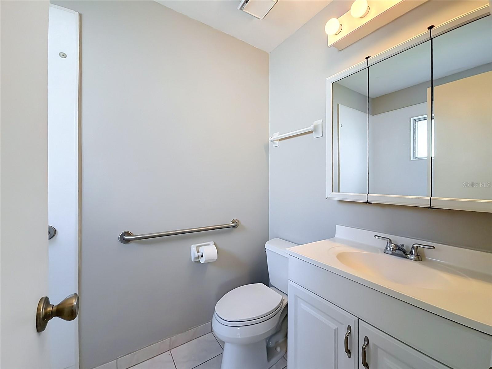 4804 BATCHELOR AVE — photo 10