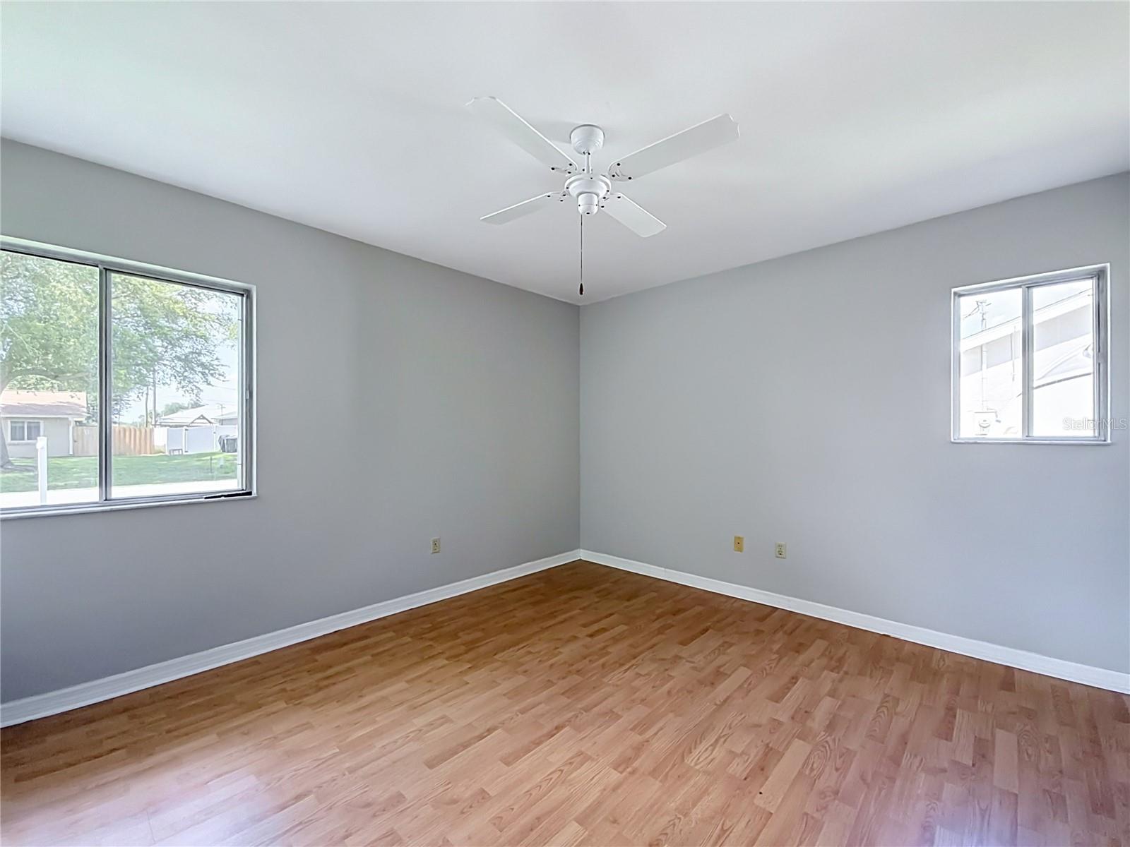 4804 BATCHELOR AVE — photo 8