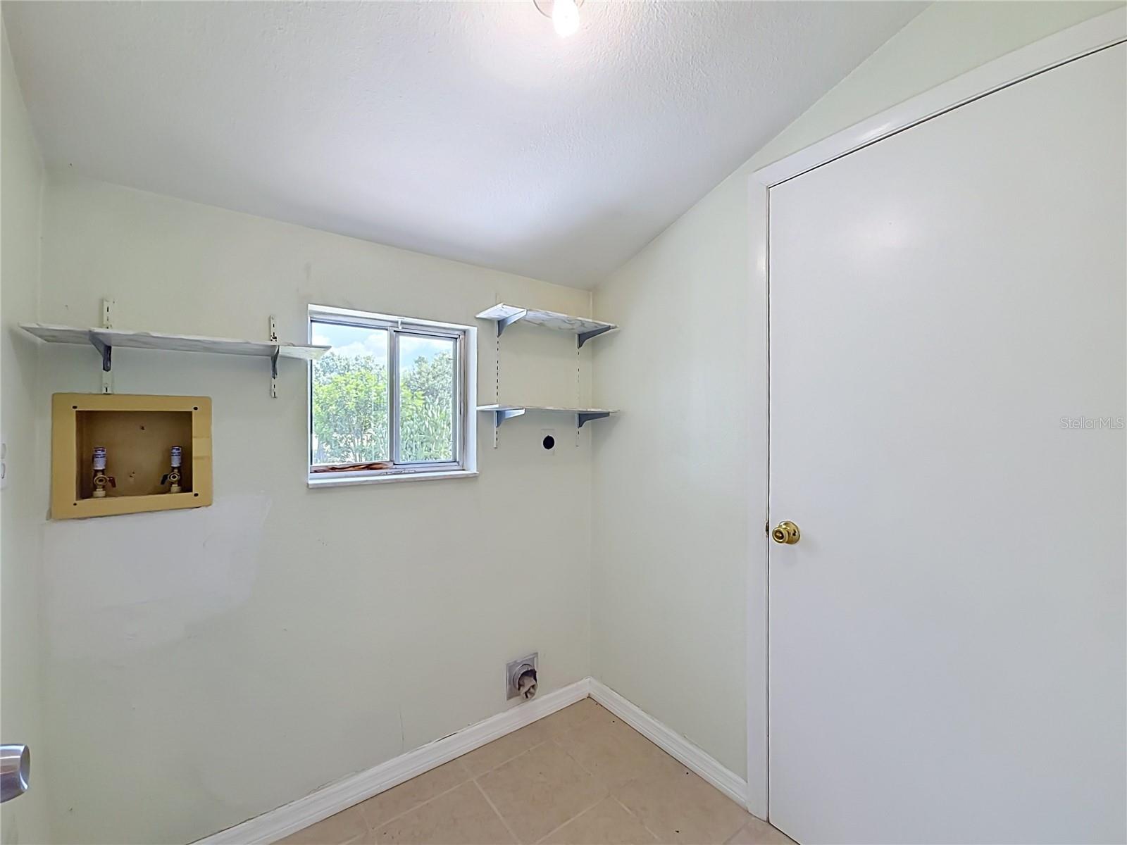 4804 BATCHELOR AVE — photo 13