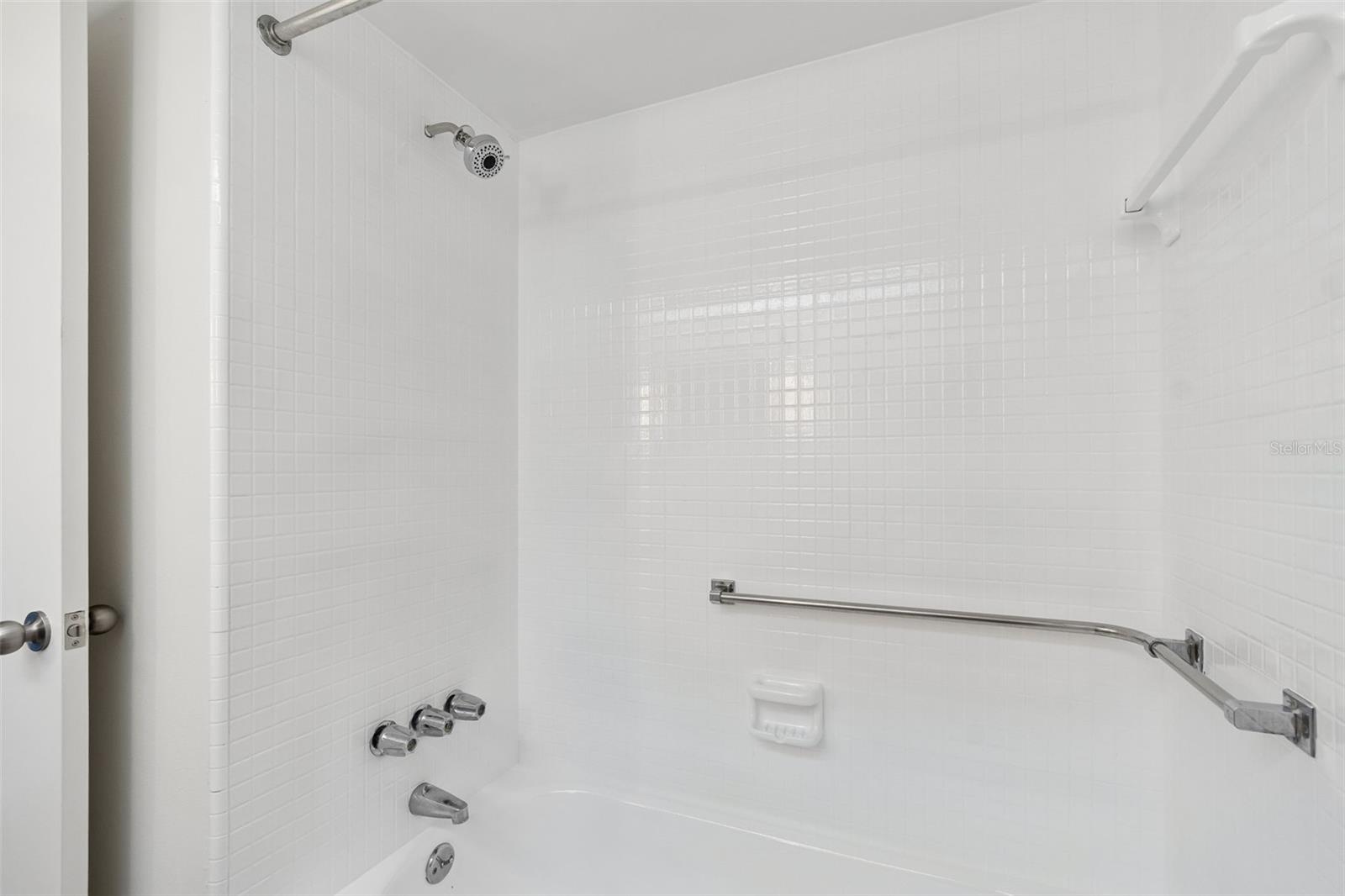1614 S LAKE AVE #2 — photo 23