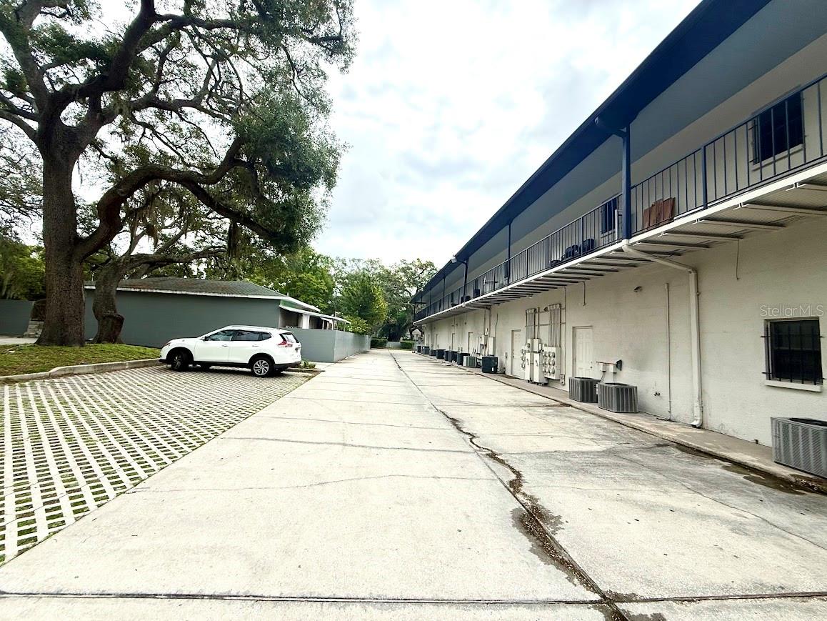 1005 W BUSCH BLVD — photo 12