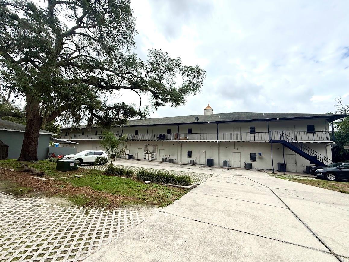 1005 W BUSCH BLVD — photo 13