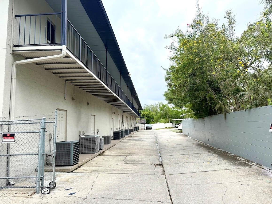 1005 W BUSCH BLVD — photo 11