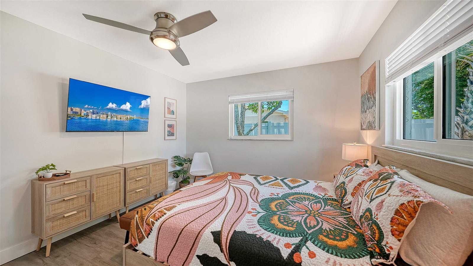 1302 MANGO AVE — photo 30