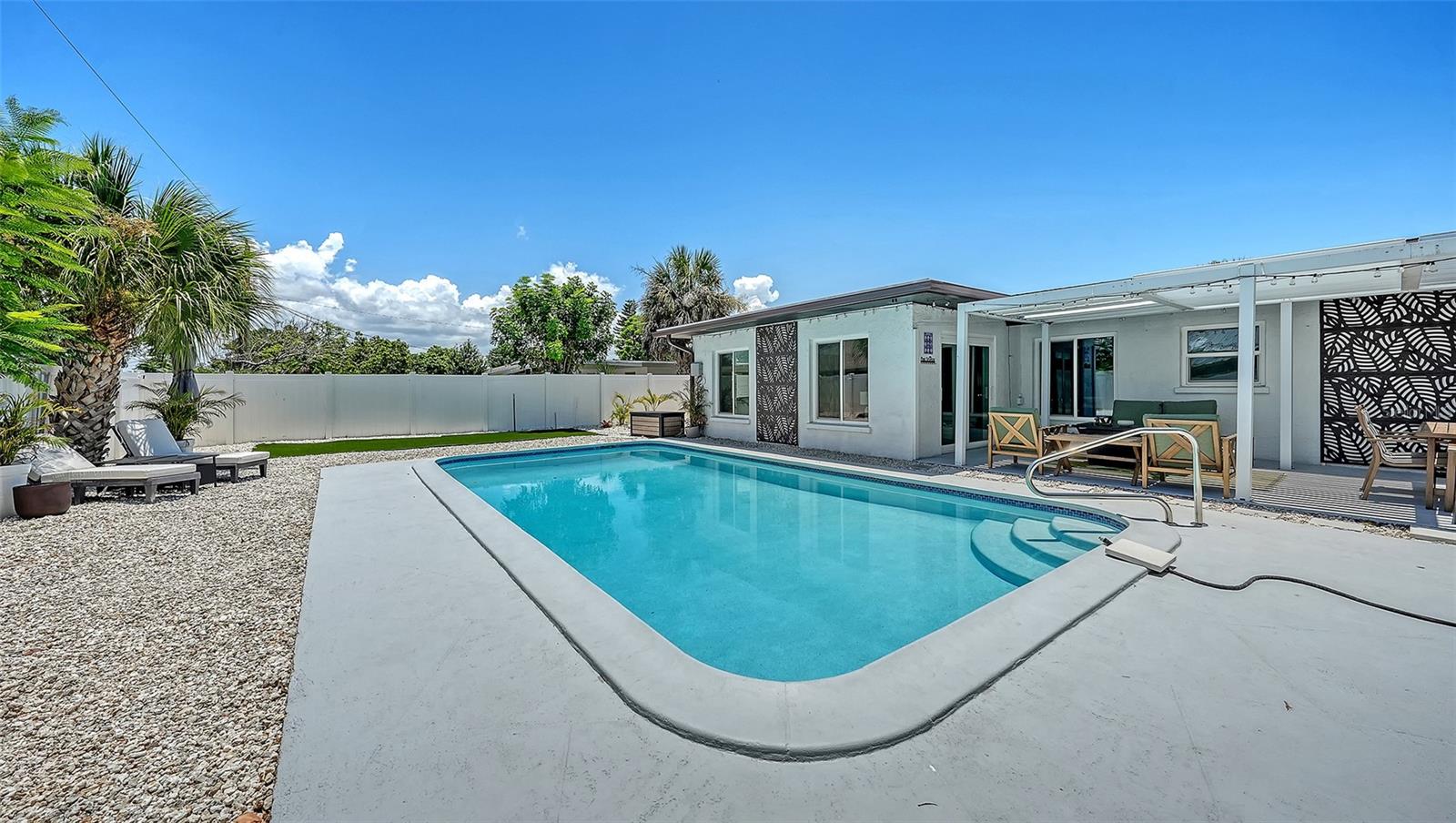 1302 MANGO AVE — photo 47