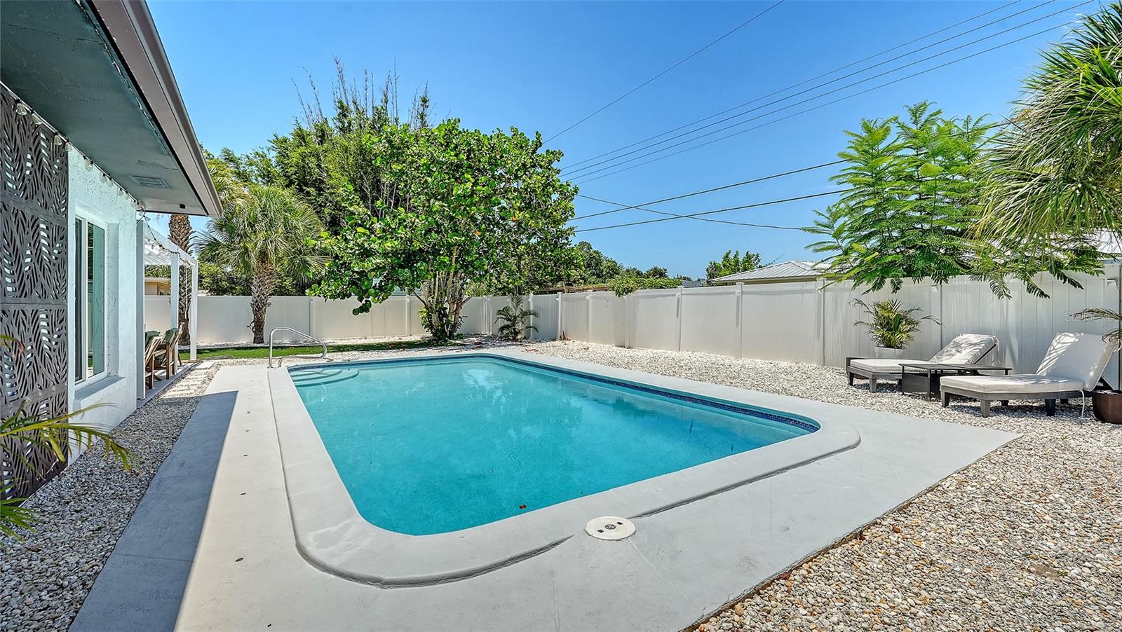1302 MANGO AVE — photo 57