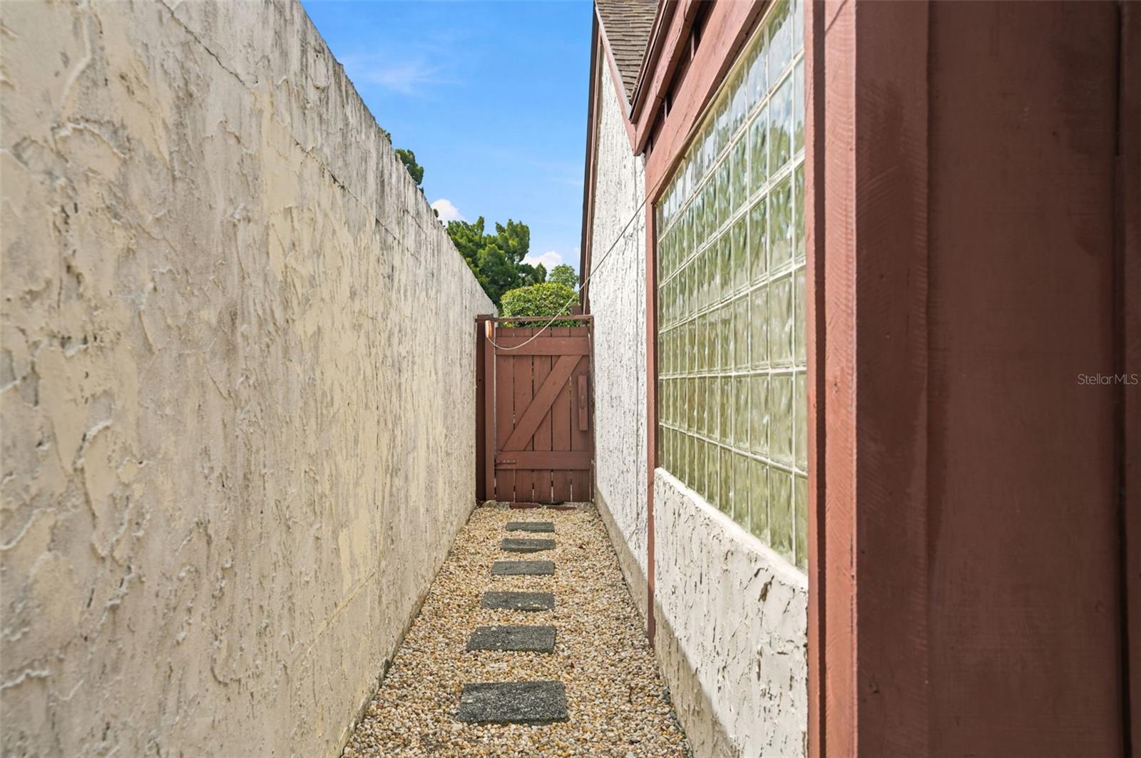 7835 FOX DEN ROW — photo 26
