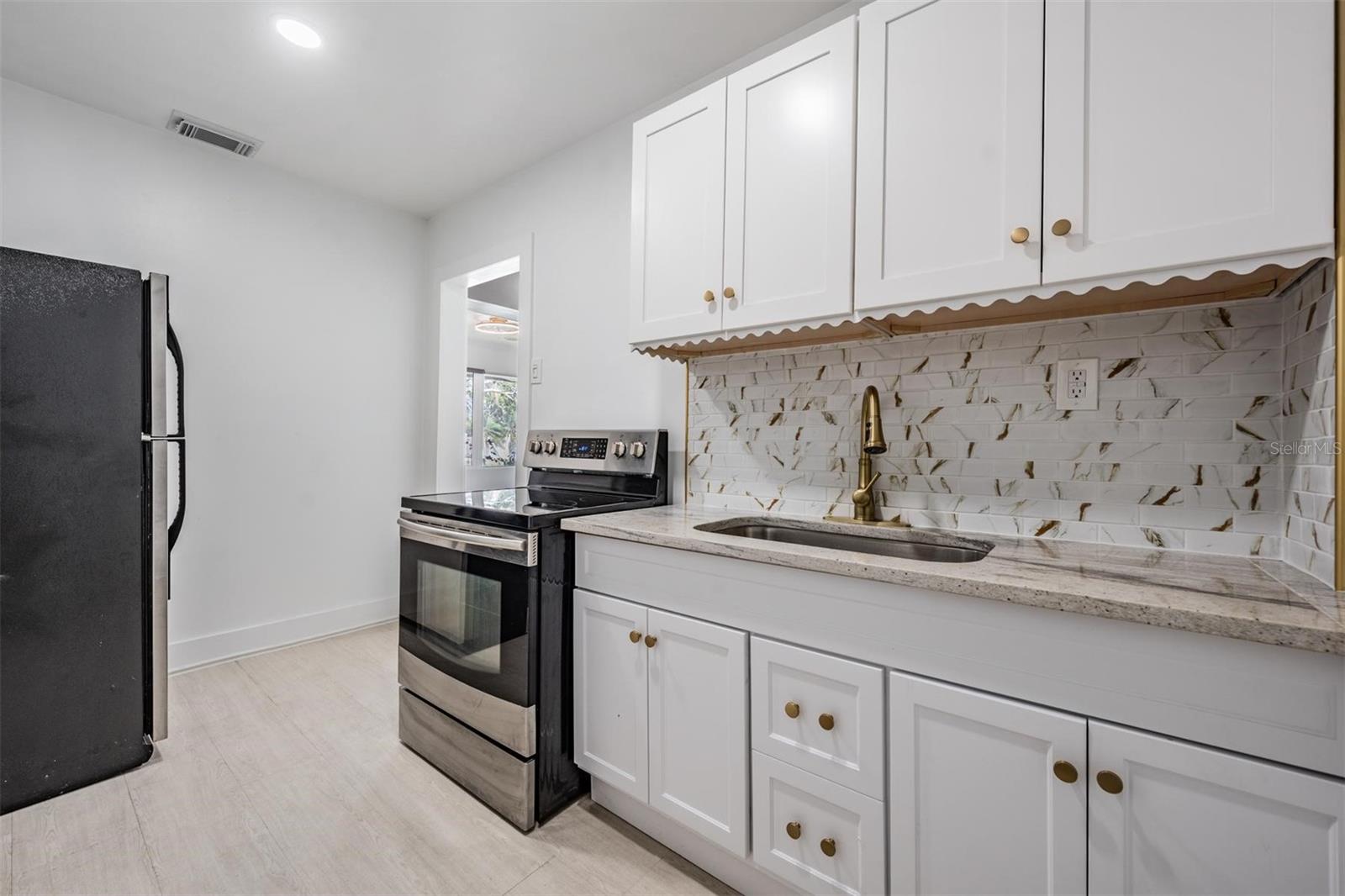 14060 MIRAMAR AVE — photo 8