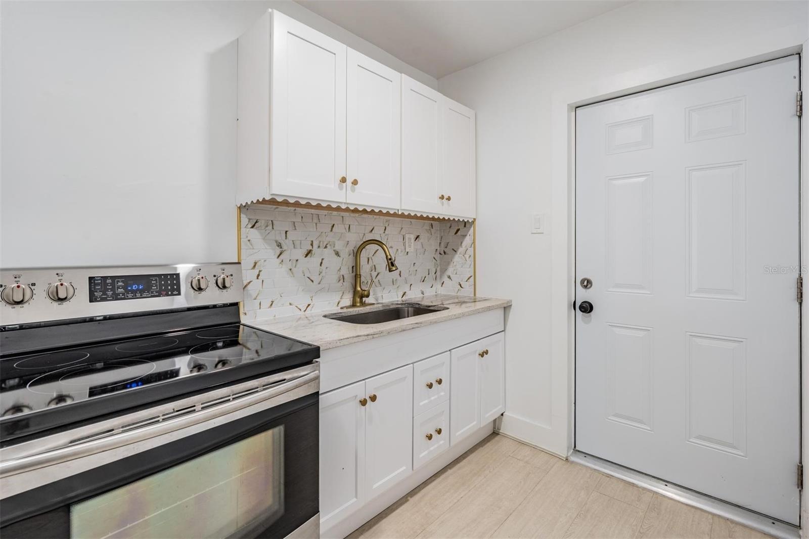 14060 MIRAMAR AVE — photo 33