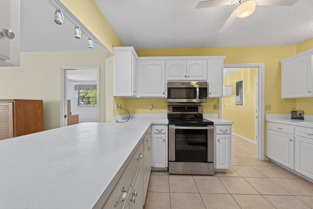 106 SILVERBELL CT — photo 16