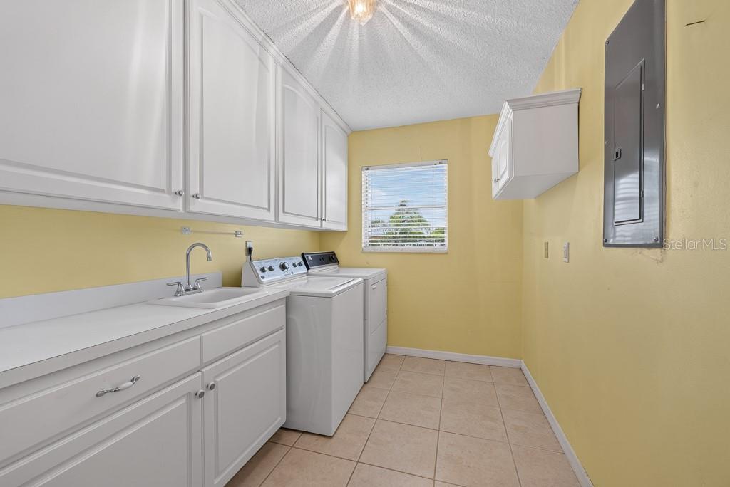 106 SILVERBELL CT — photo 36