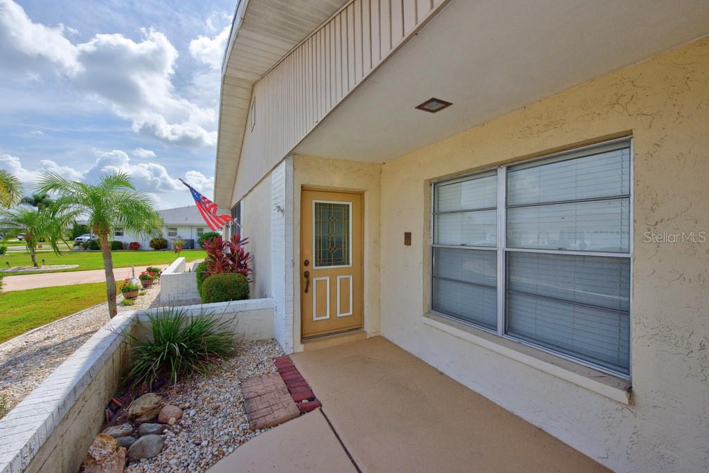 106 SILVERBELL CT — photo 2