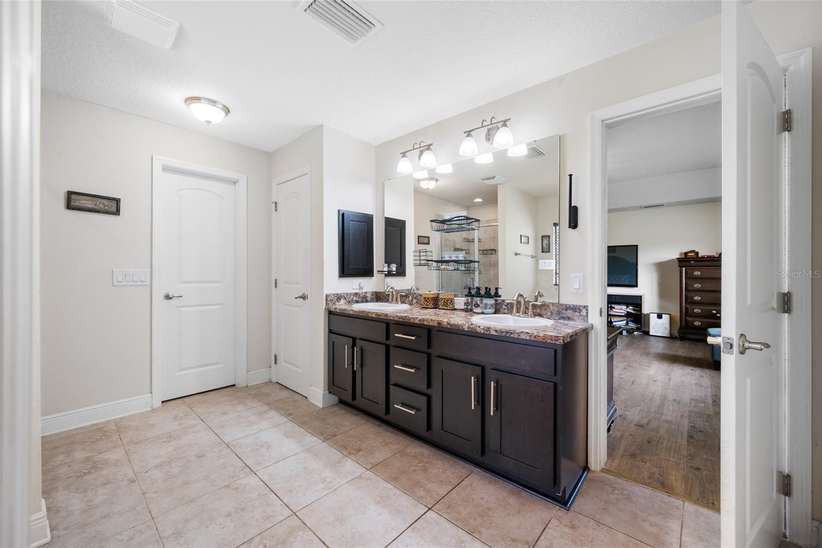 14311 HILL COUNTRY LN — photo 33