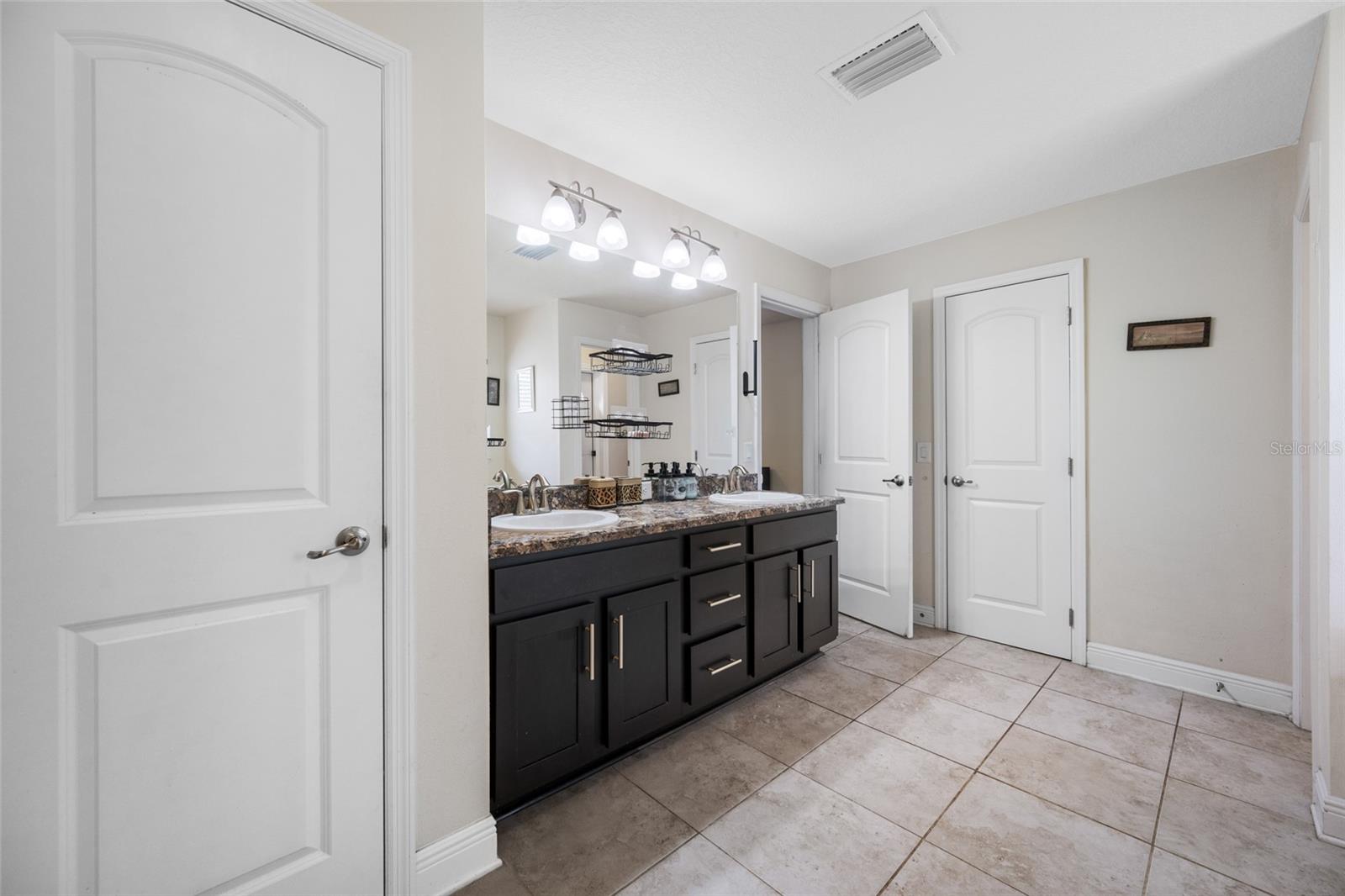 14311 HILL COUNTRY LN — photo 35