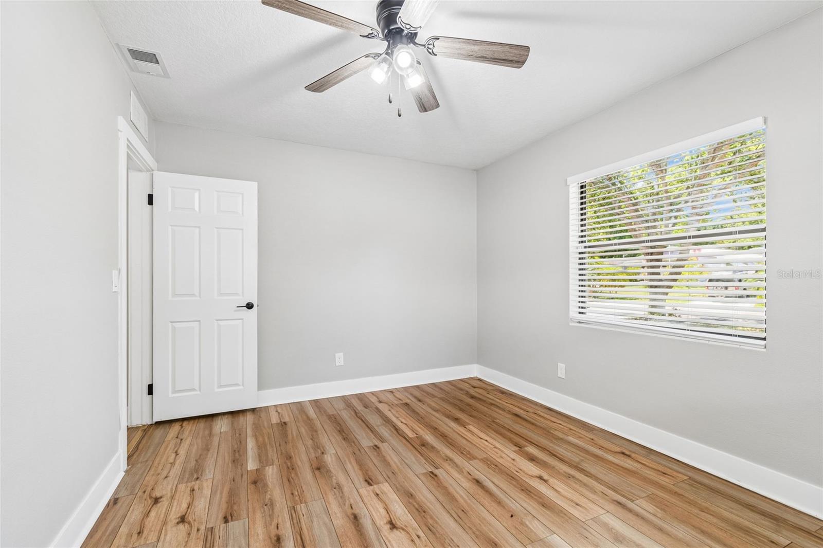 1555 MAGNOLIA DR — photo 32