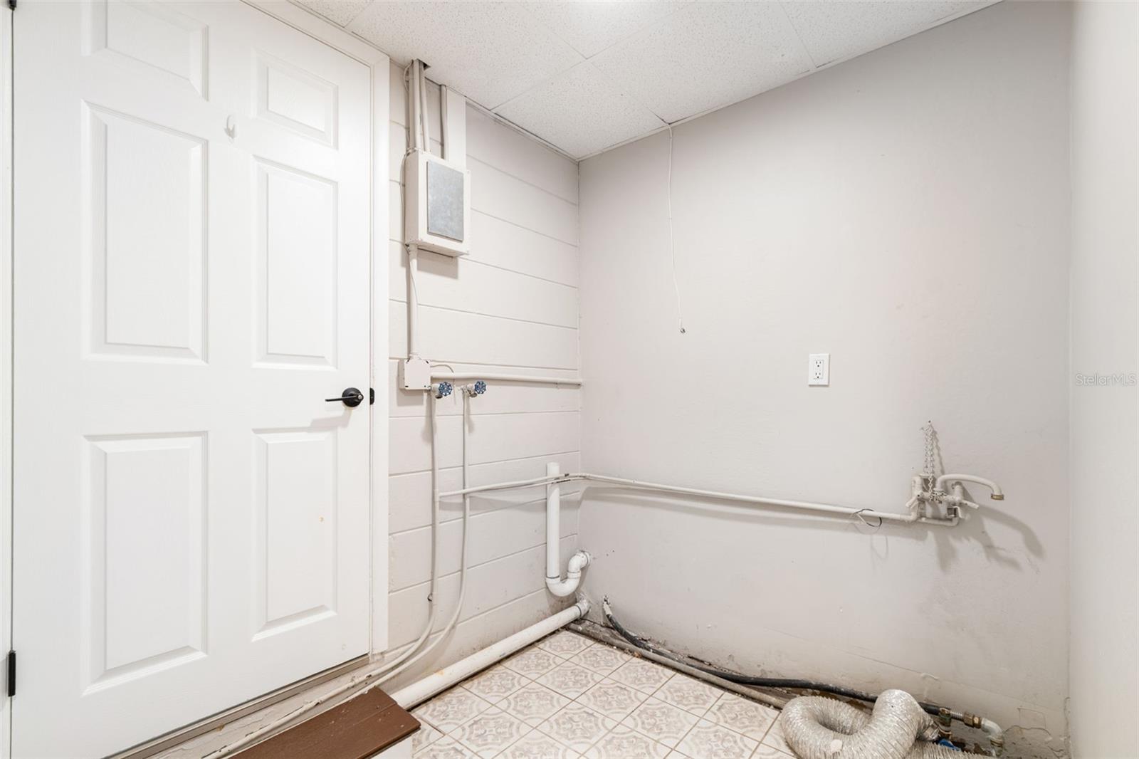 1555 MAGNOLIA DR — photo 42