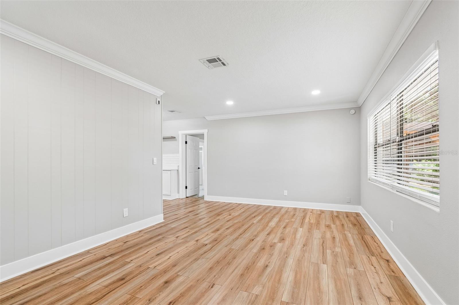 1555 MAGNOLIA DR — photo 5