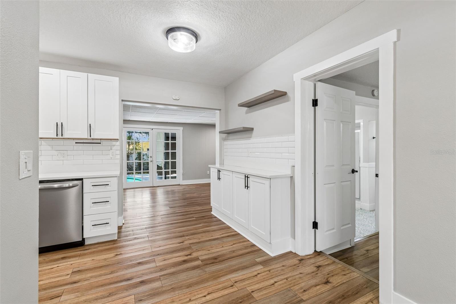 1555 MAGNOLIA DR — photo 11
