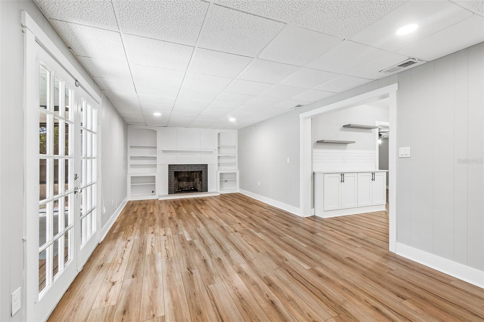1555 MAGNOLIA DR — photo 18