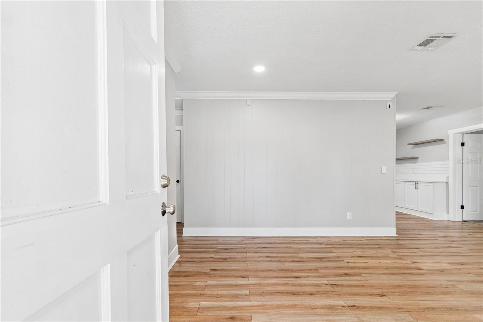 1555 MAGNOLIA DR — photo 4