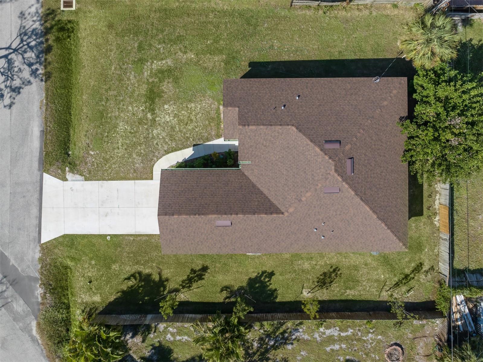 886 EUCLID RD — photo 37