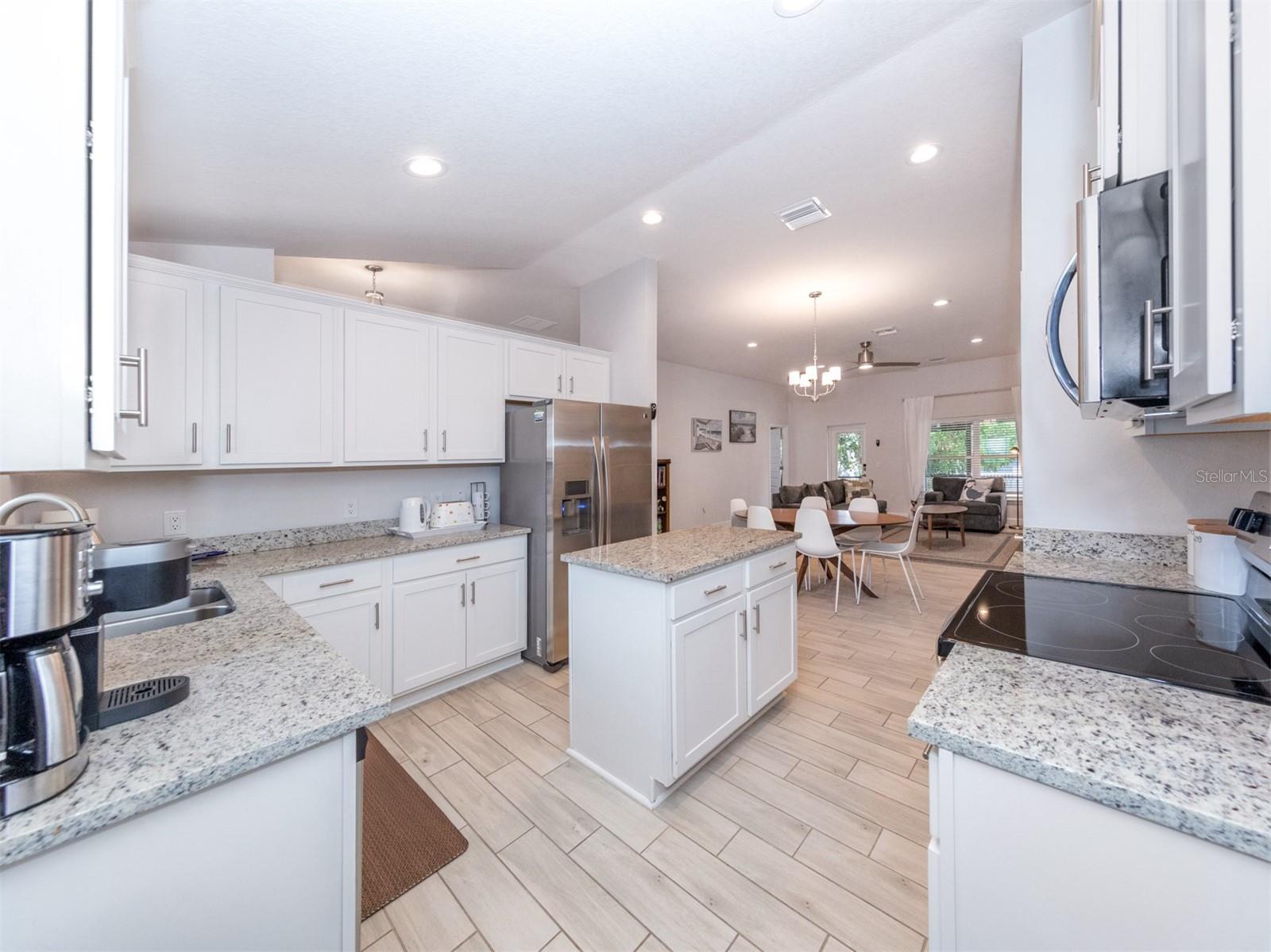 886 EUCLID RD — photo 17
