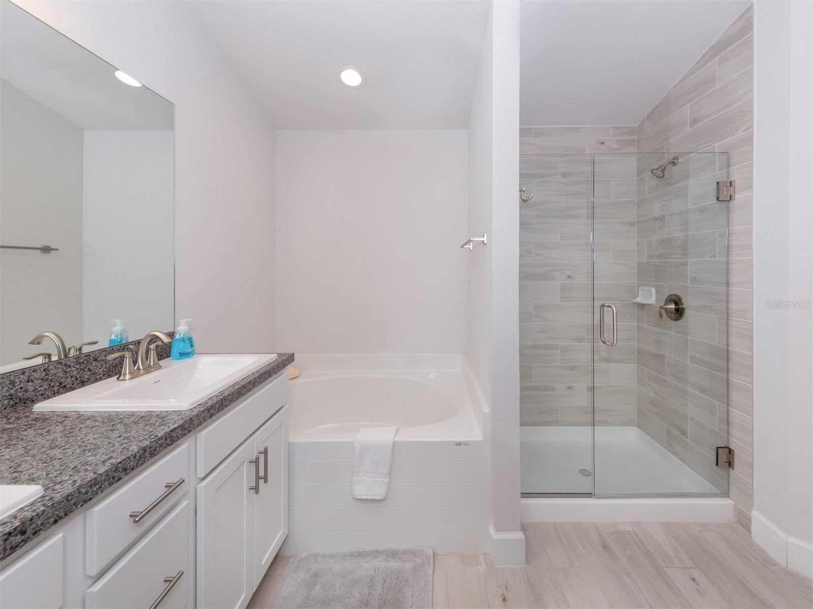 886 EUCLID RD — photo 22